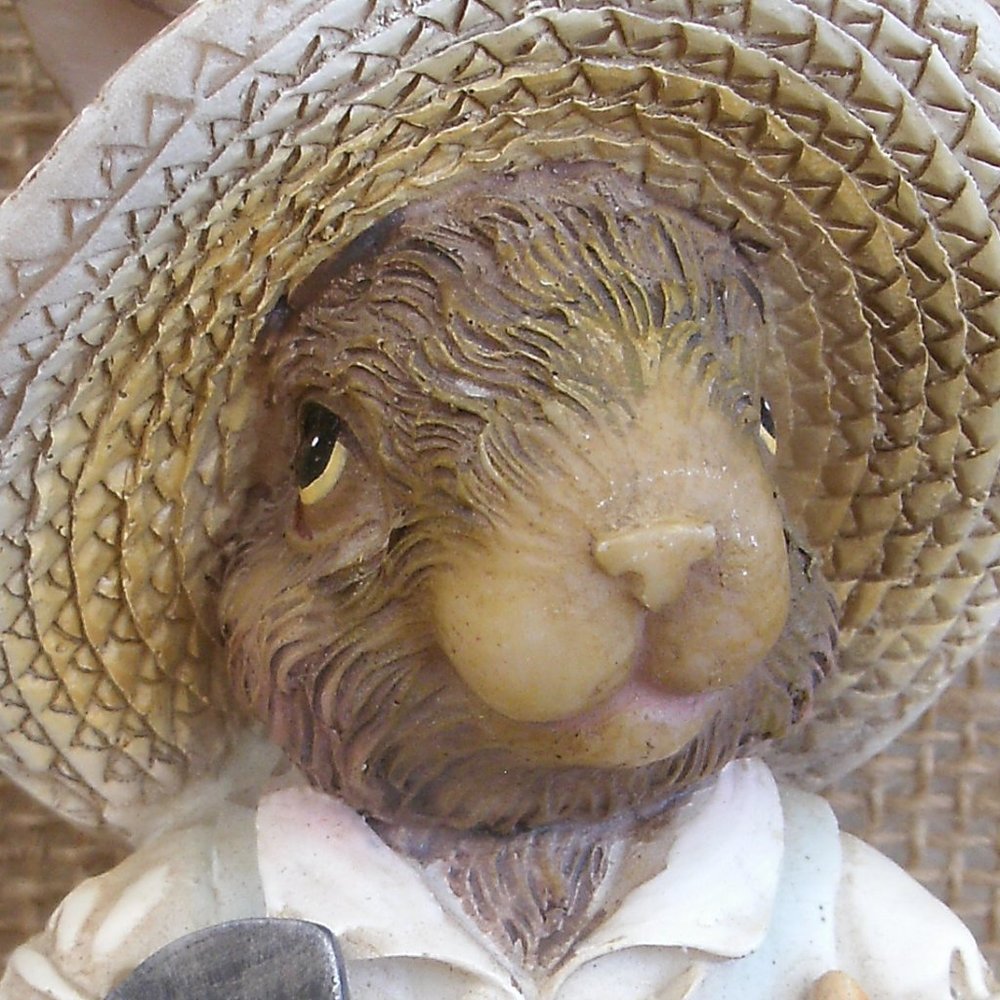 Vintage Rabbit Gardener Shelf Sitter Figurine - Picture 15 of 16